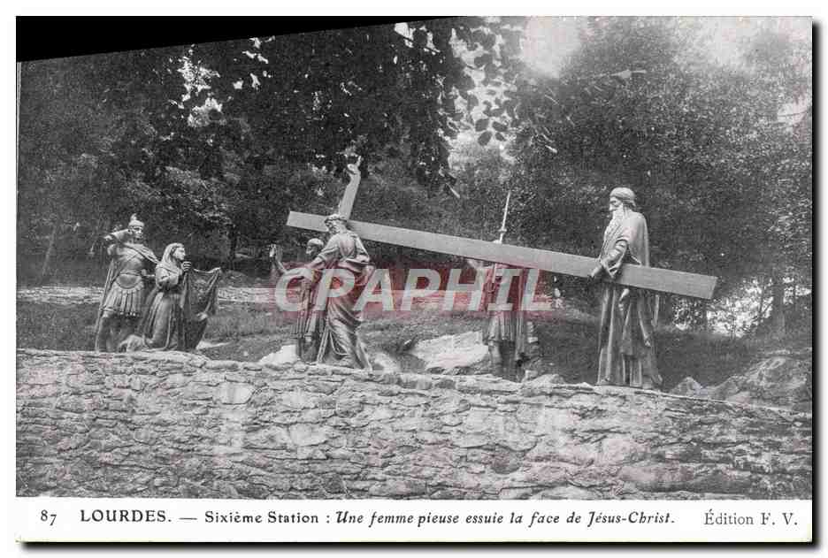 CPA Lourdes Sixieme Station Une femme pieuse essuie la face de Jesus Christ