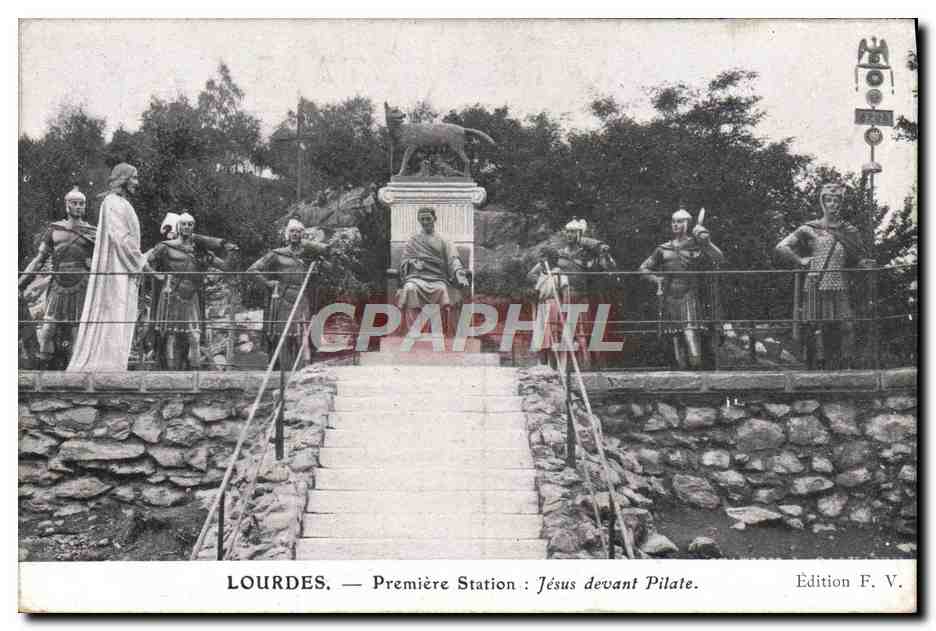 CPA Lourdes Premiere Station Jesus devant Pilate
