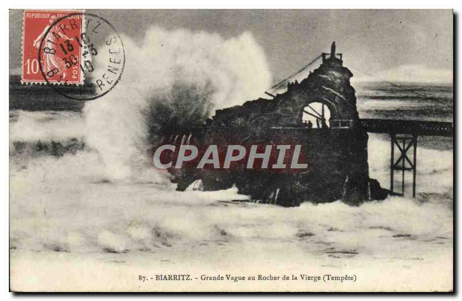CPA Biarritz Grande Vague au Rocher de la Vierge Tempete