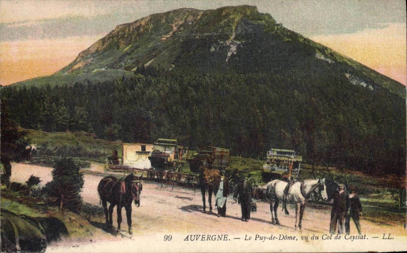 Auvergne — Le Puy-de-Dôme, vu du Col de Ceyssat — LL