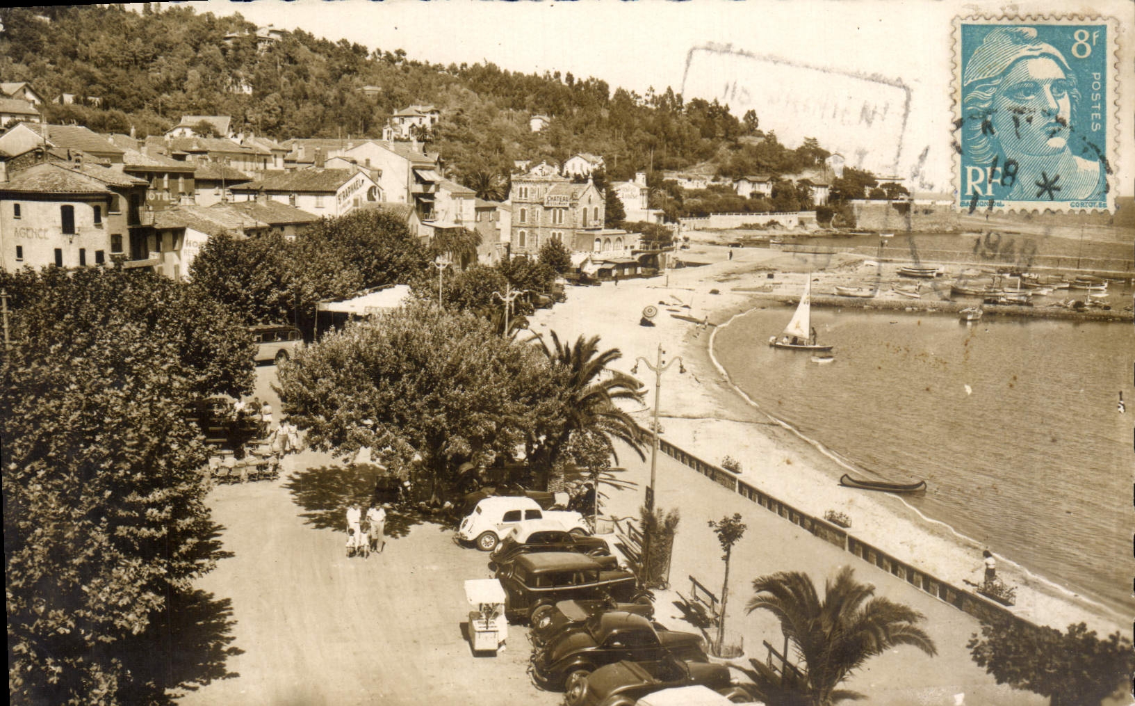 CPM Le Lavandou La Promenade et la Plage Automobile