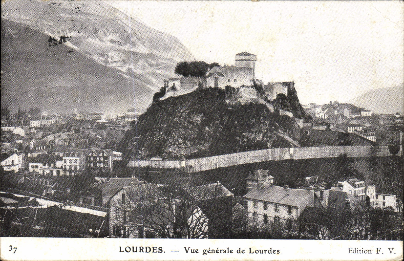 CPA Lourdes Vue Generale de Lourdes