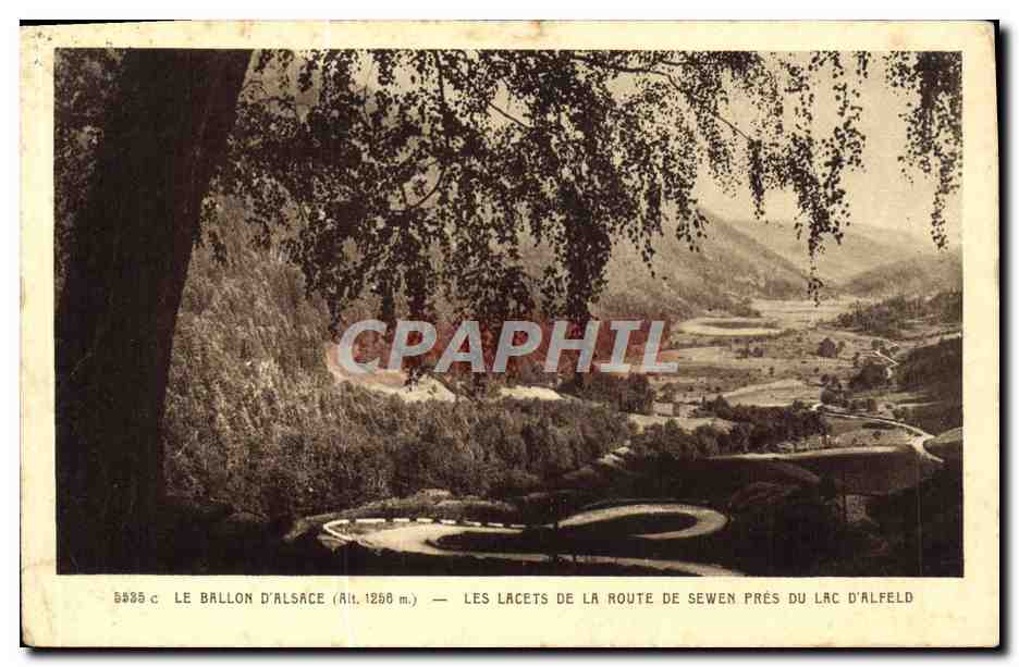 Le Ballon d'Alsace (Alt. 1260 m.) — Les lacets de la route de Sewen près du lac d'Alfeld