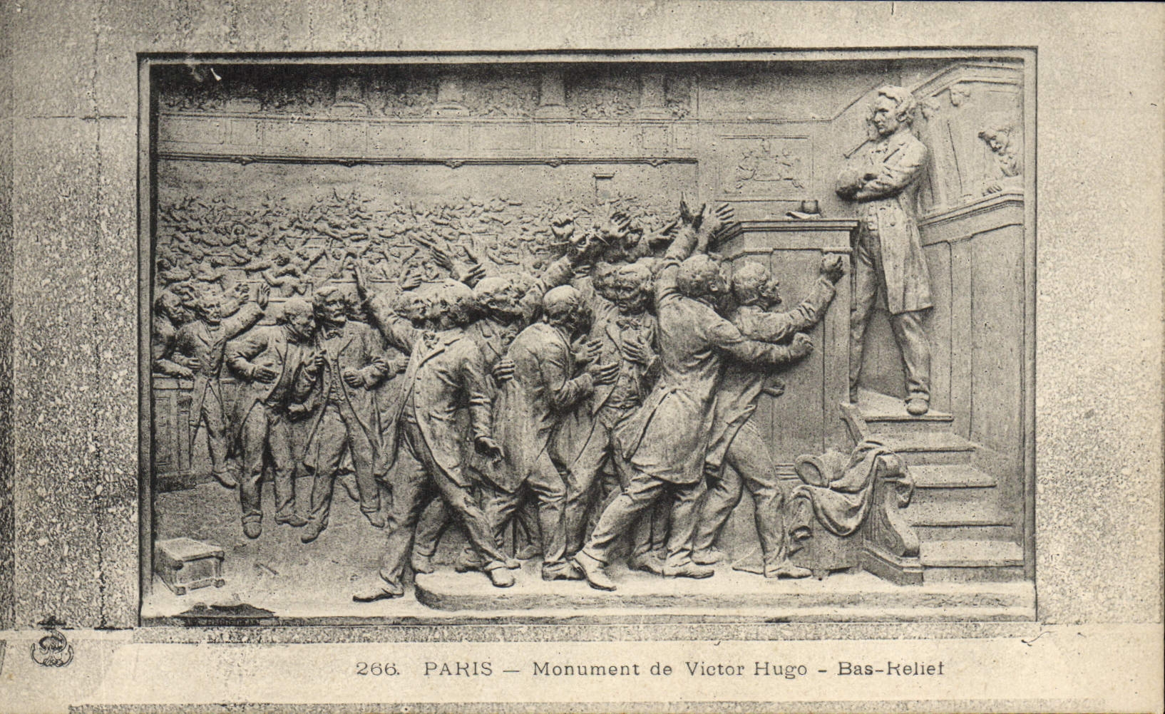 CPA Paris Monument de Victor Hugo Bas relief