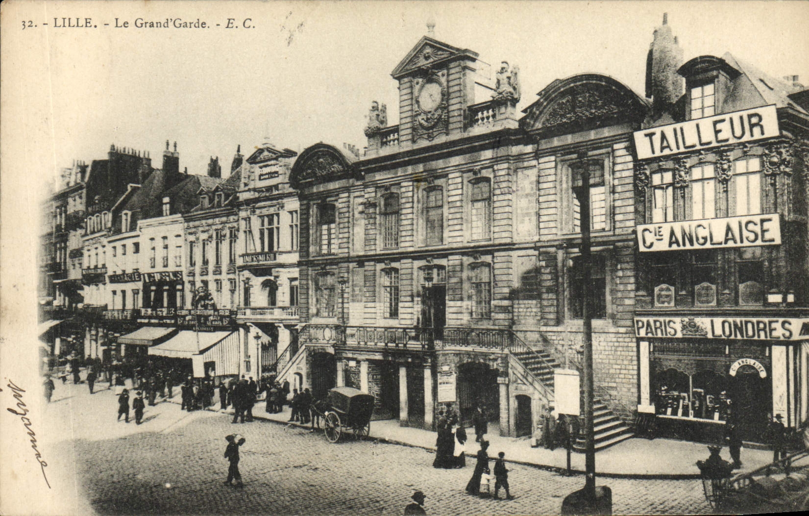 CPA Lille Le Grand Garde Tailleur Paris londres