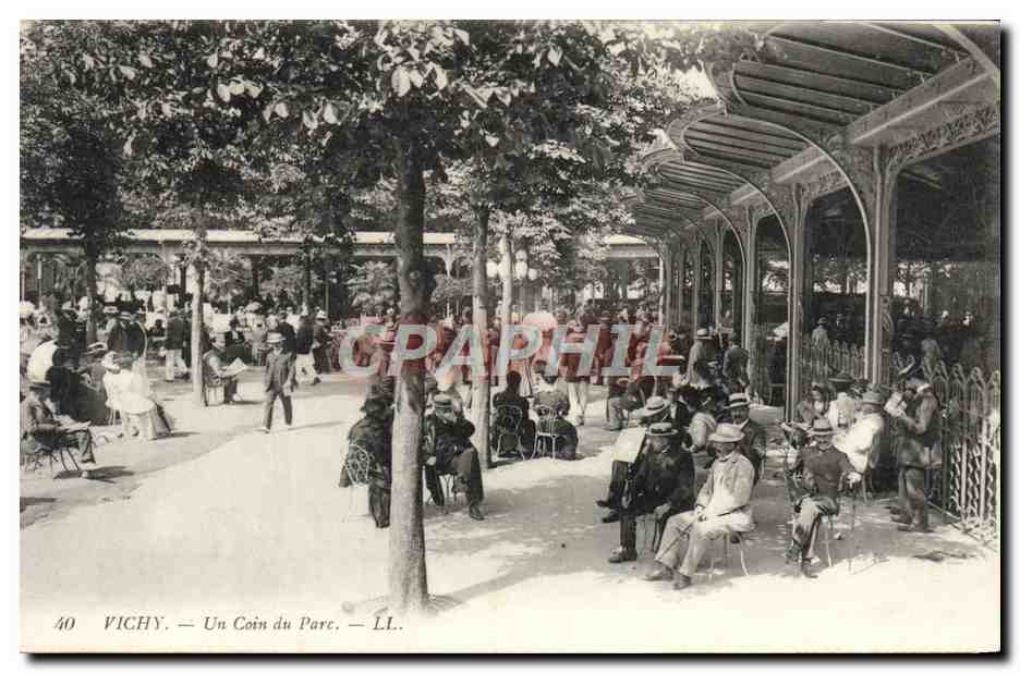 CPA Vichy Un Coin du Parc