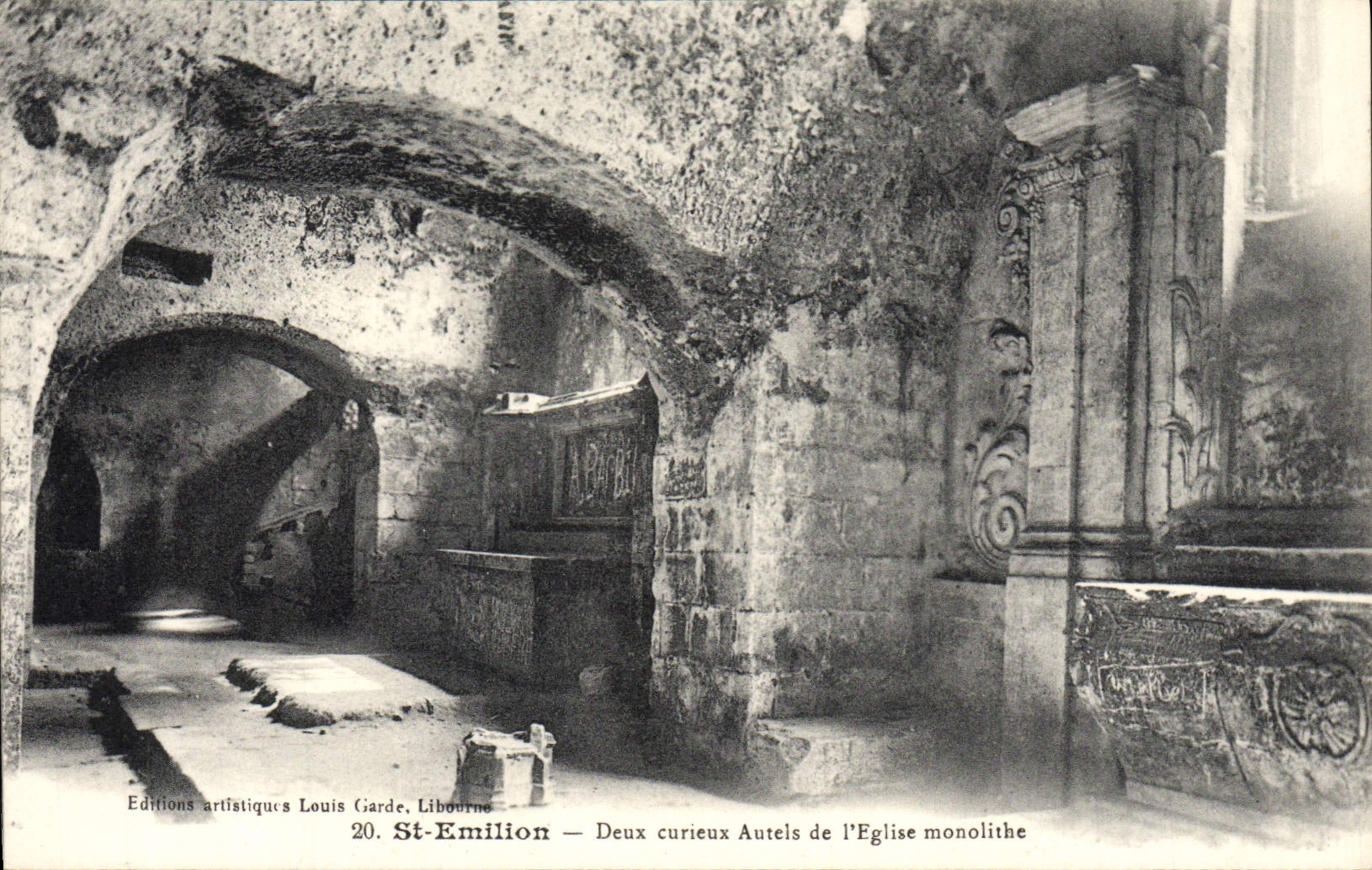 St-Émilion — Deux curieux Autels de l'Église monolithe — Éditions artistiques Louis Garde, Libourne