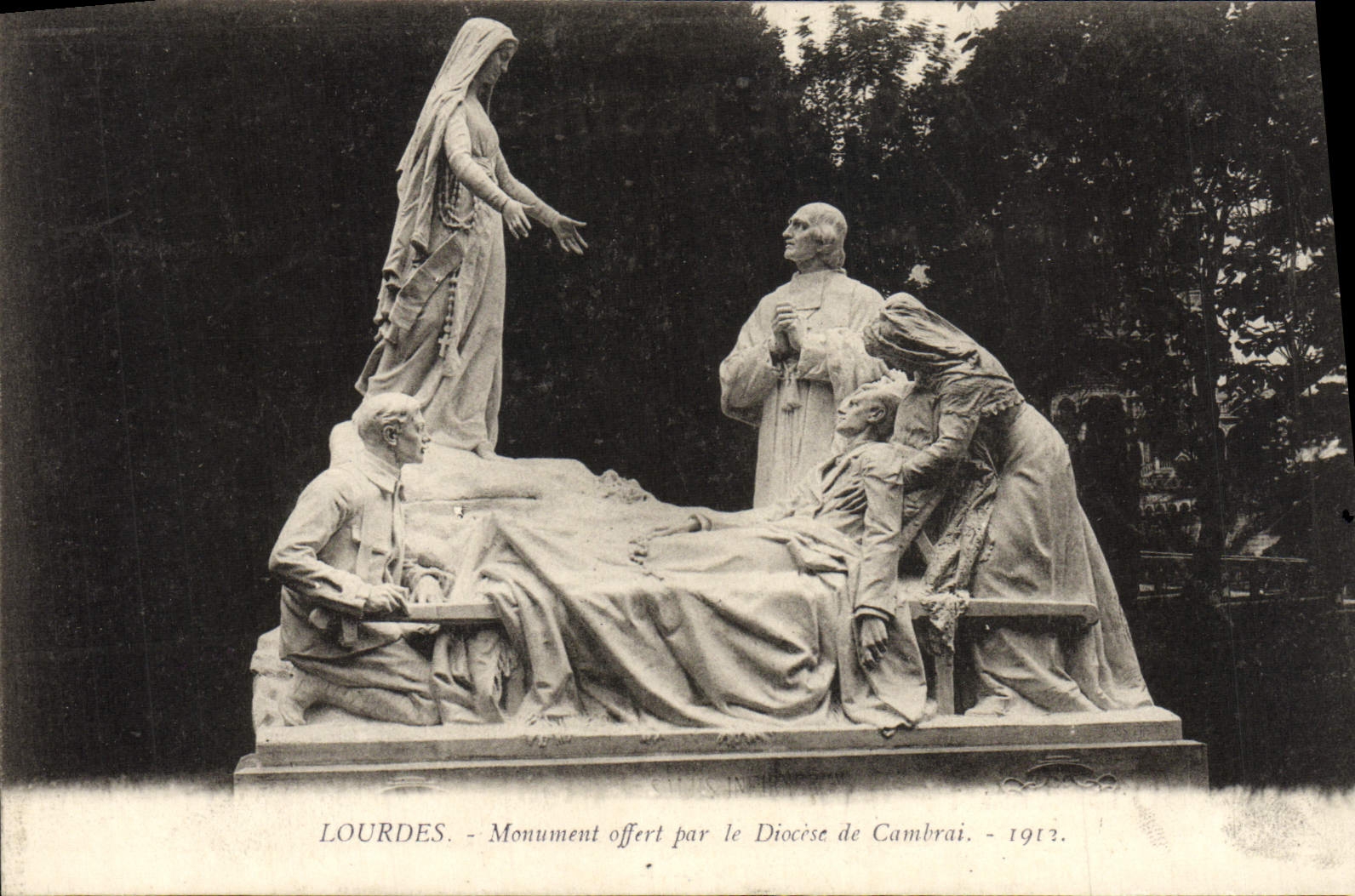 CPA Lourdes Monument offert Par le Diocese de Cambrai