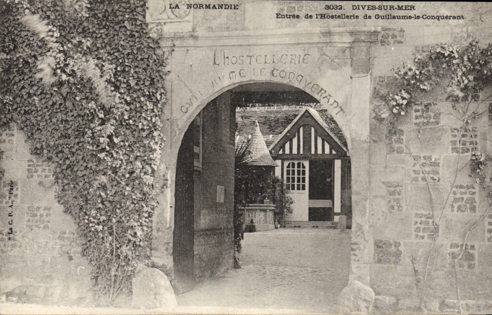 Entrée de l'Hostellerie de Guillaume-le-Conquérant — Dives-sur-Mer — La Normandie — n°3032