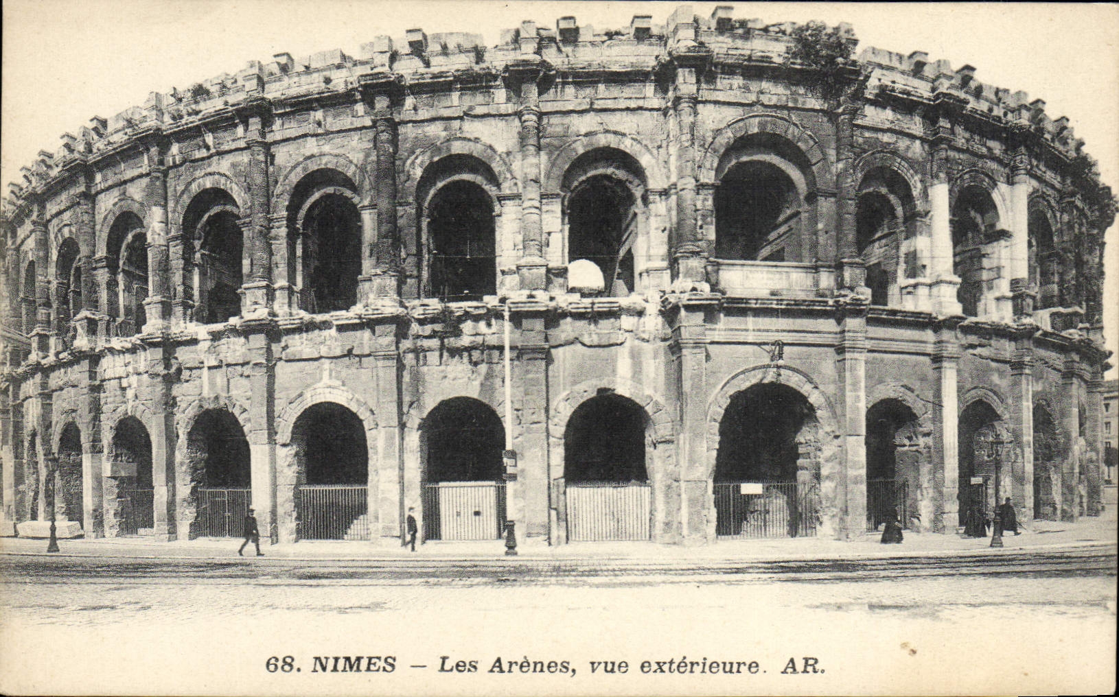 Nîmes — Les Arènes, vue extérieure — AR.