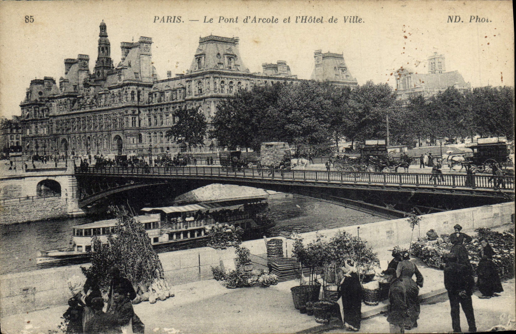 CPA Paris Le Pont D'Arcole Et I'Hotel De Ville Marche aux fleurs 