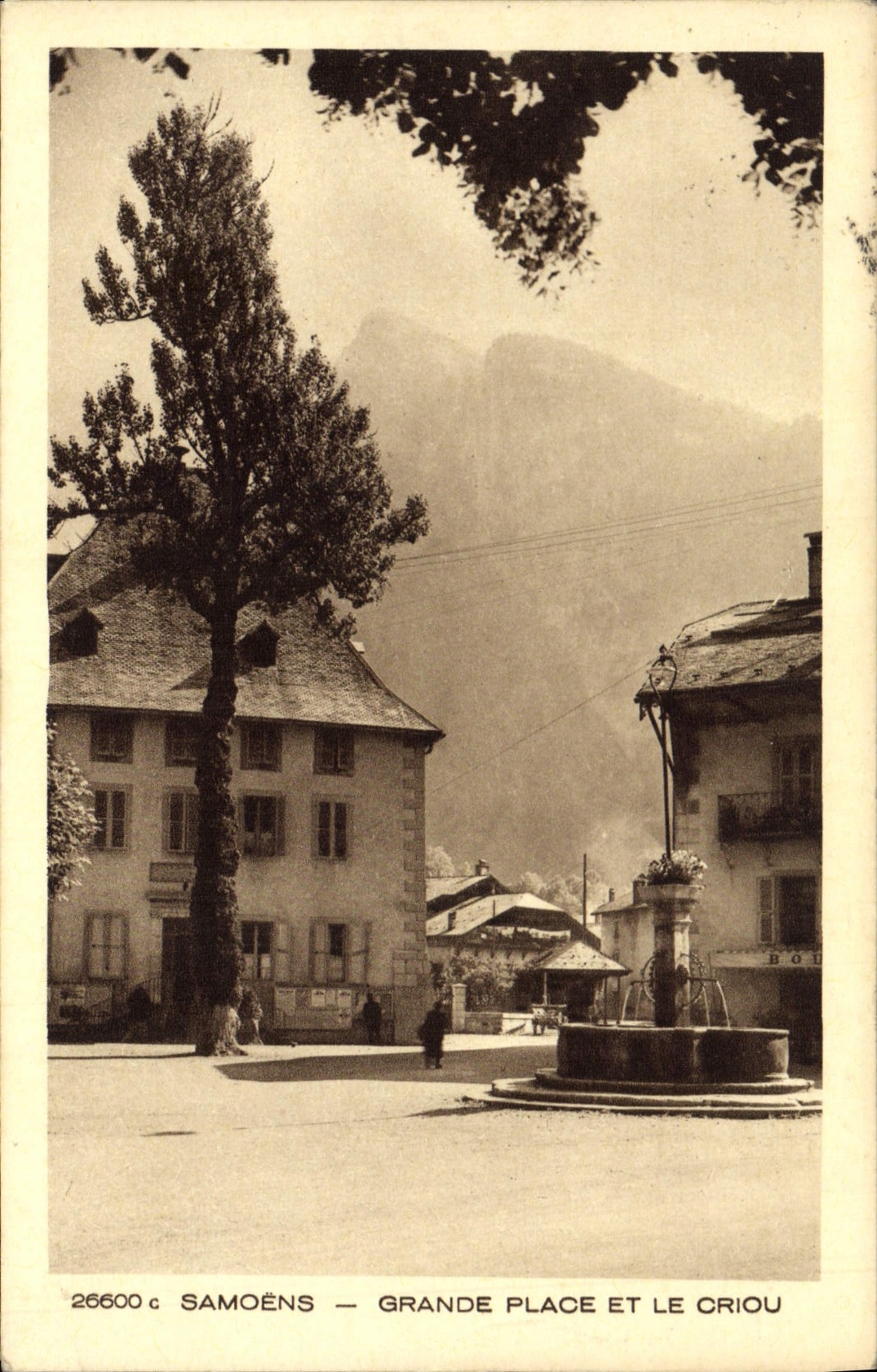 CPA Samoens Grande Place Et Le Criou