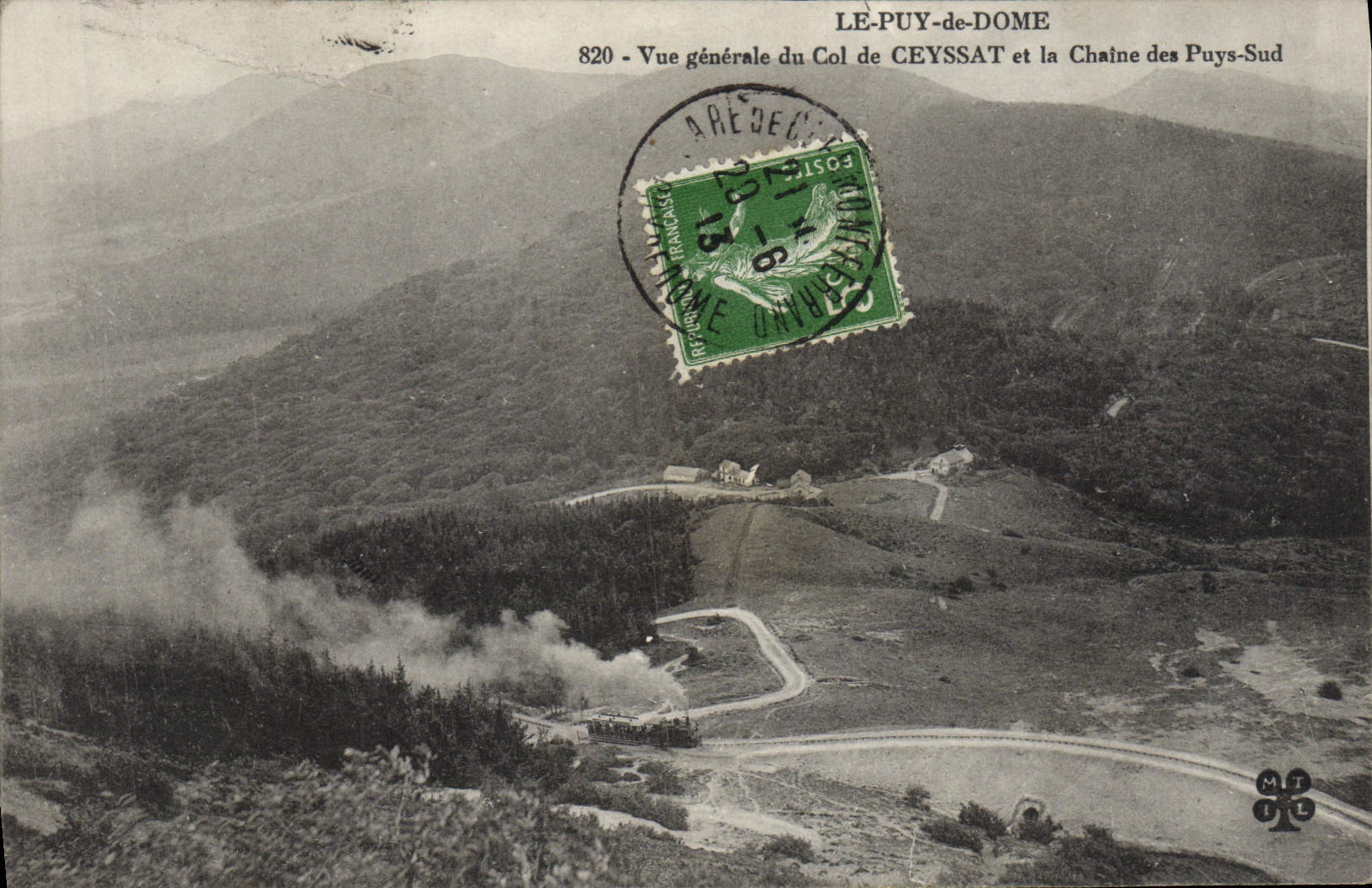 Le Puy-de-Dôme — Vue générale du Col de Ceyssat et la Chaîne des Puys-Sud — éditeur M.T. n°820