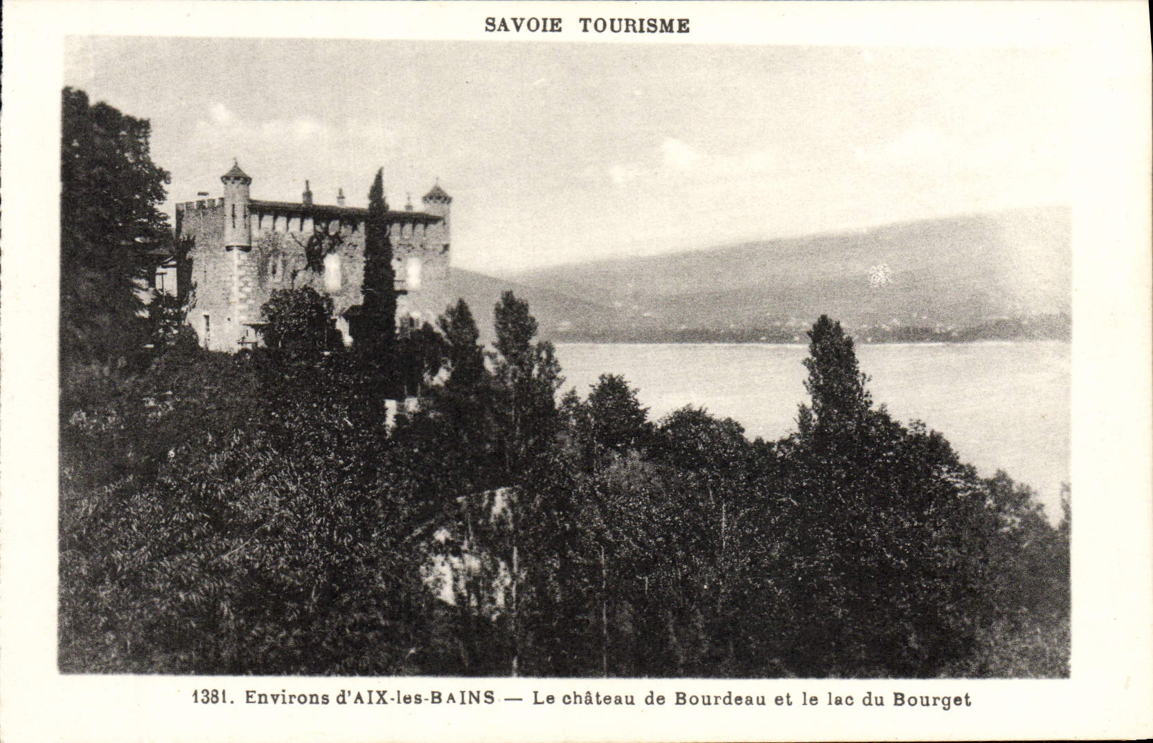 Environs d'AIX-les-BAINS — Le château de Bourdeau et le lac du Bourget — Savoie Tourisme