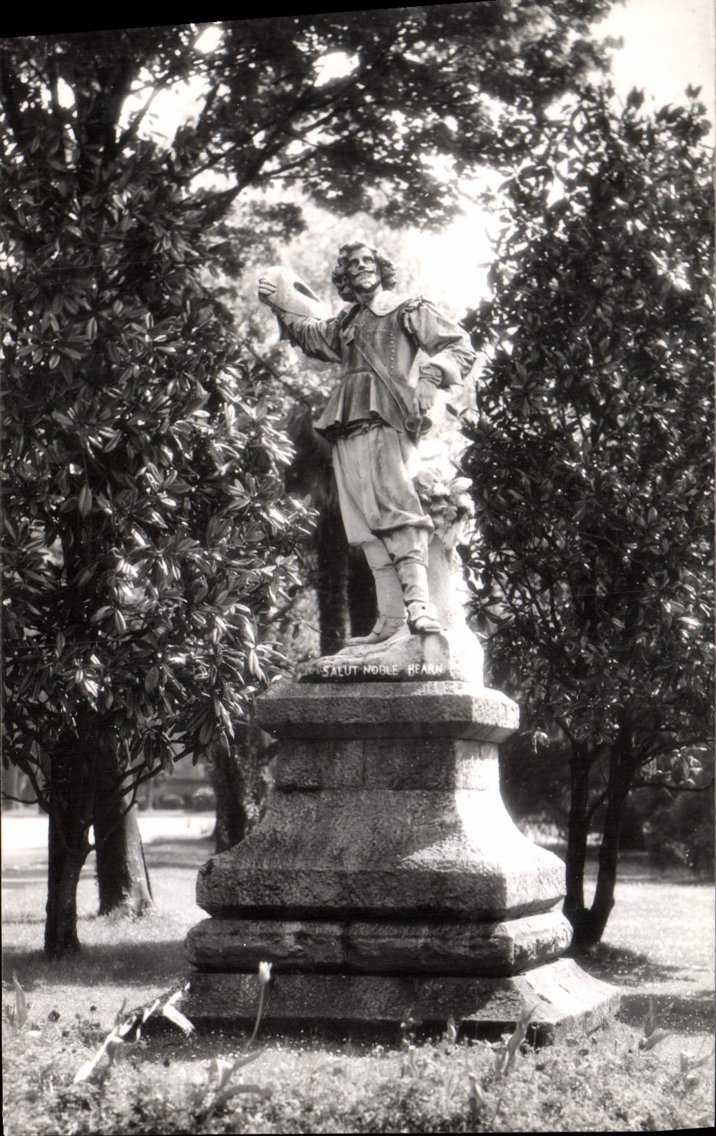 CPM Pau Statue De D'Artagnan Mousquetaire 