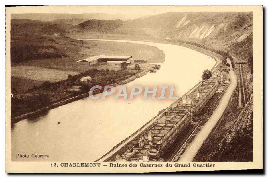 Charlemont — Ruines des Casernes du Grand Quartier — Photo Georges