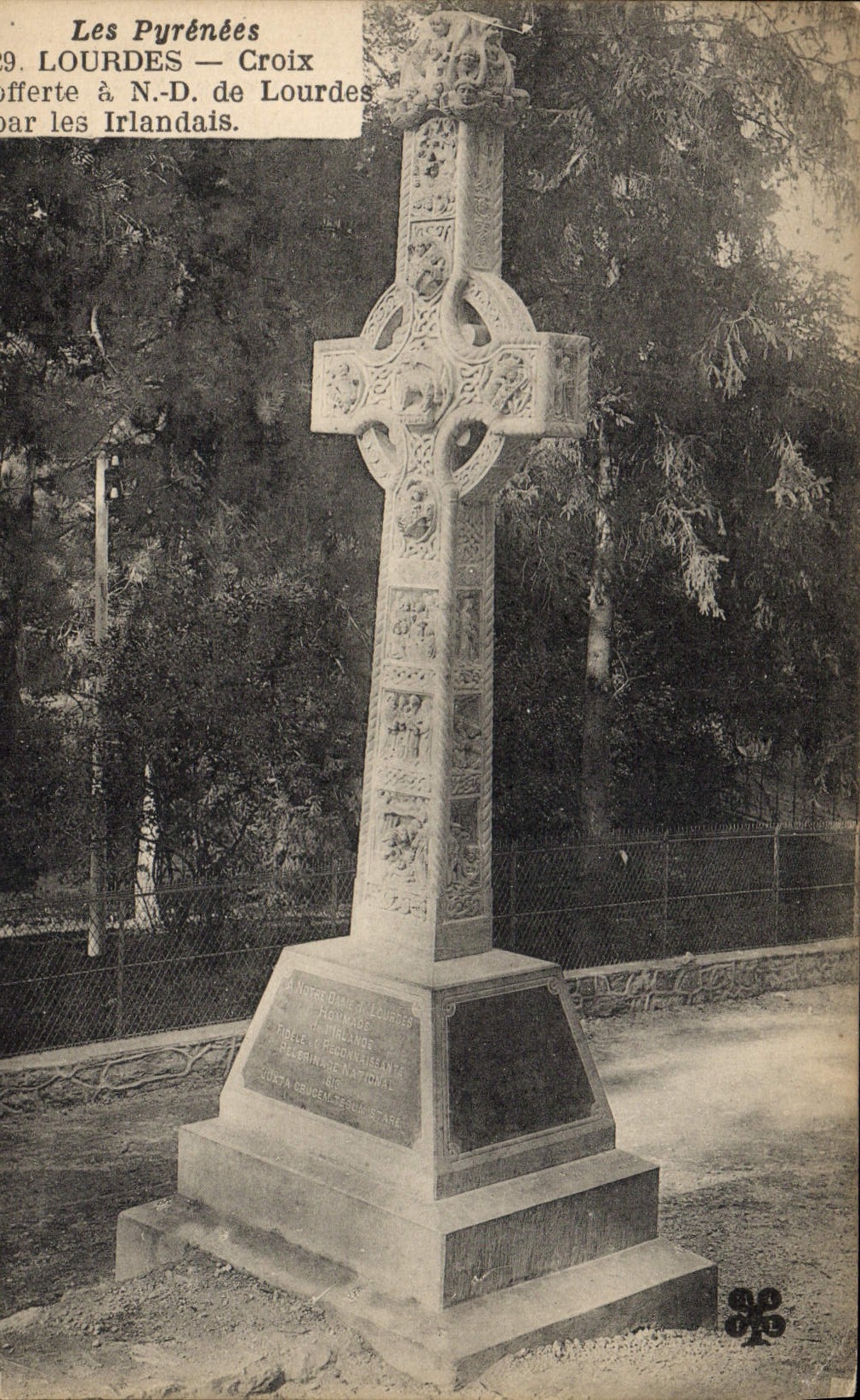 CPA Lourdes Croix offerte a ND de Lourdes par les Irlandais 