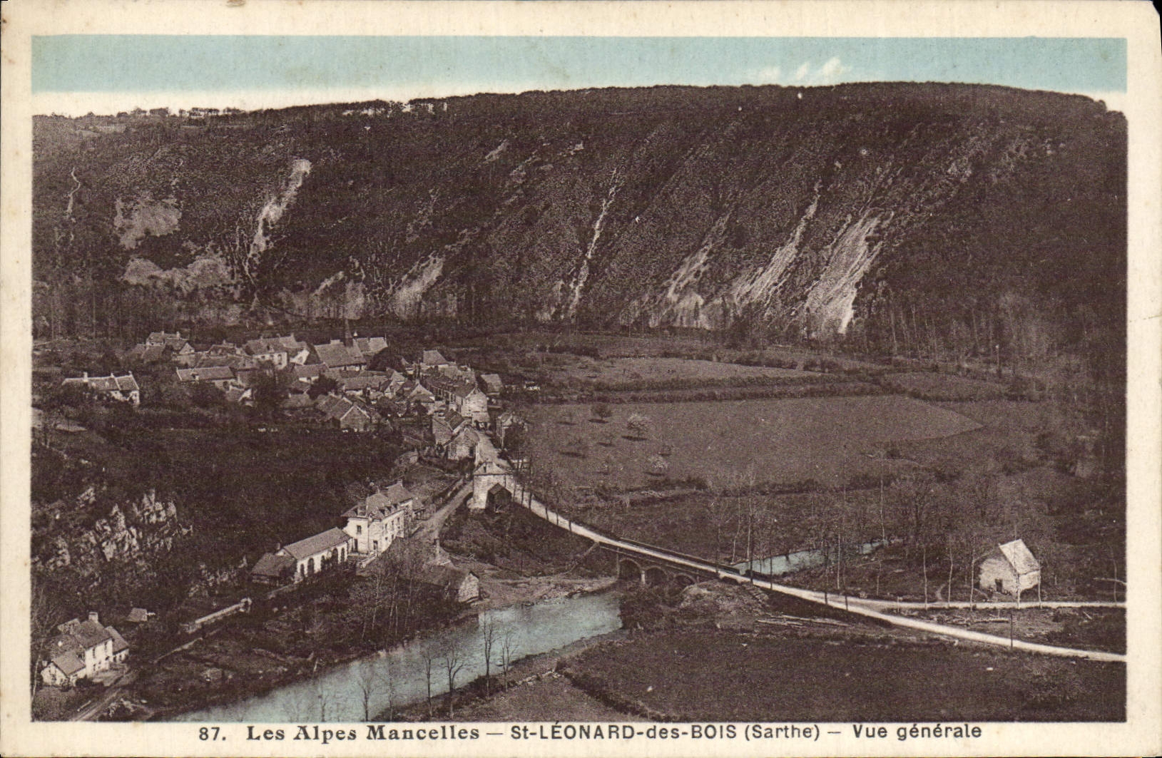CPA Les Alpes Mancelles St Leonard des Bois Vue generale 