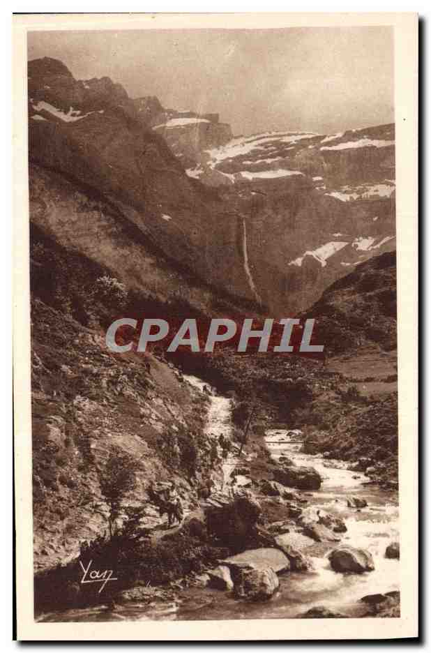 CPA Gavarnie Le sentier coaduisant au Cirque Longe le Gave
