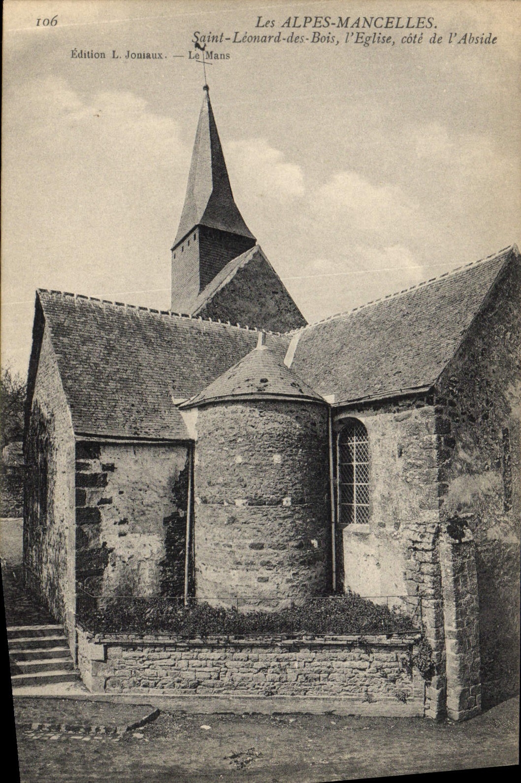 CPA La Alpes Mancelles Saint Leonard des Bois L'Eglise Cote de l'abside