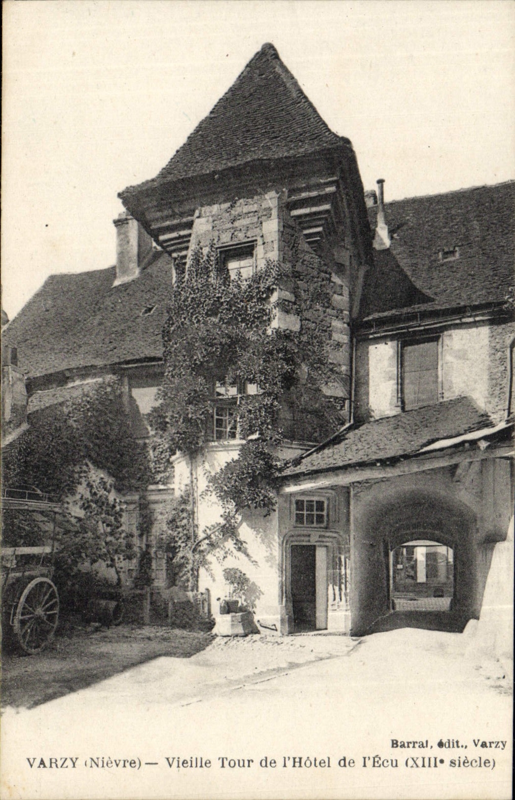 Varzy (Nièvre) — Vieille Tour de l'Hôtel de l'Écu (XIIIe siècle) — Barral, édit., Varzy