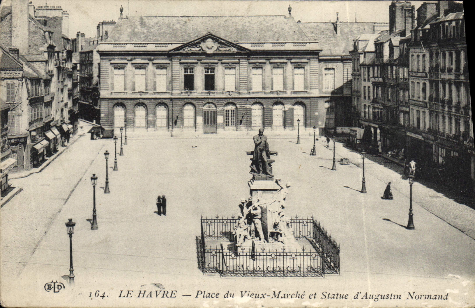 CPA Le Havre Place du Vieux Marche et Statue d'Augustin Normand 