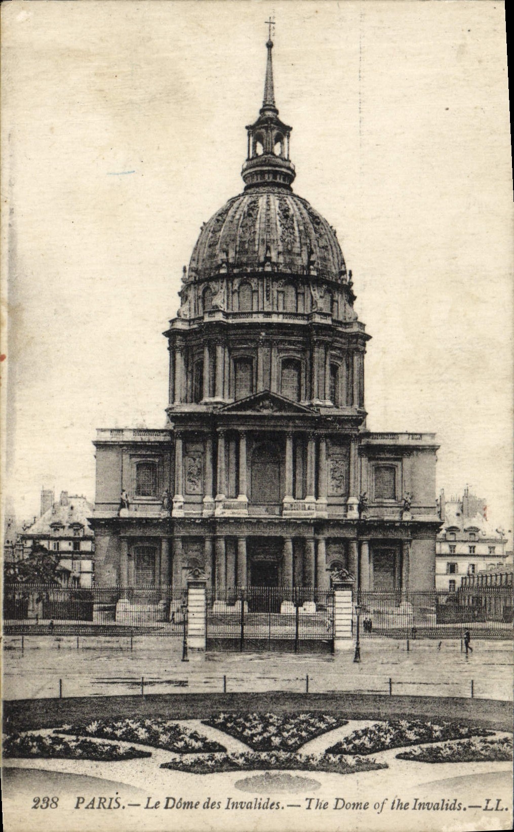 CPA Paris Le Dome des Invalides 