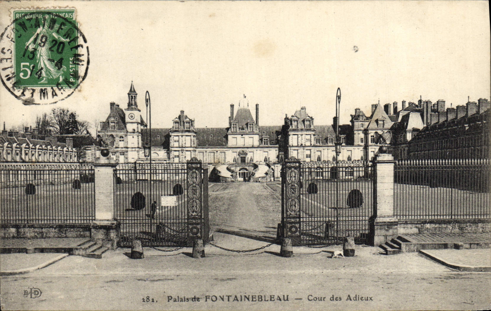 Palacio de FONTAINEBLEAU — Cour des Adieux — C.V. n°284
