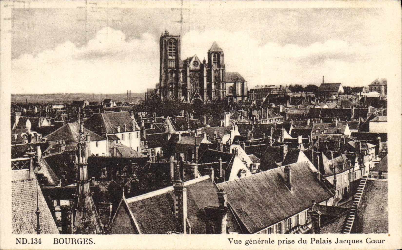 CPA Bourges Vue Generale Prise du Palais Jacques Coeur 