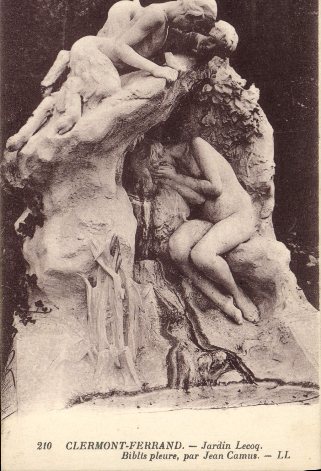 Biblis pleure — Jardin Lecoq — par Jean Camus