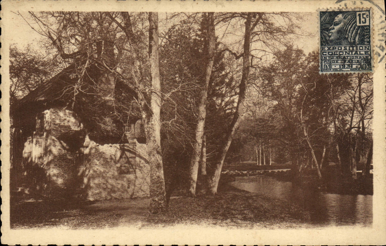 Pavillon des Coquillages et la rivière — Rambouillet — Phot. Combes-Micoll