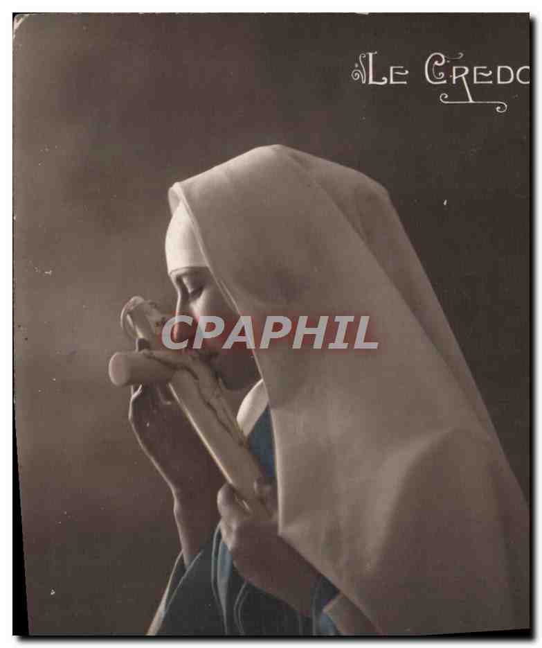 Sœur religieuse — prière — Le Credoc