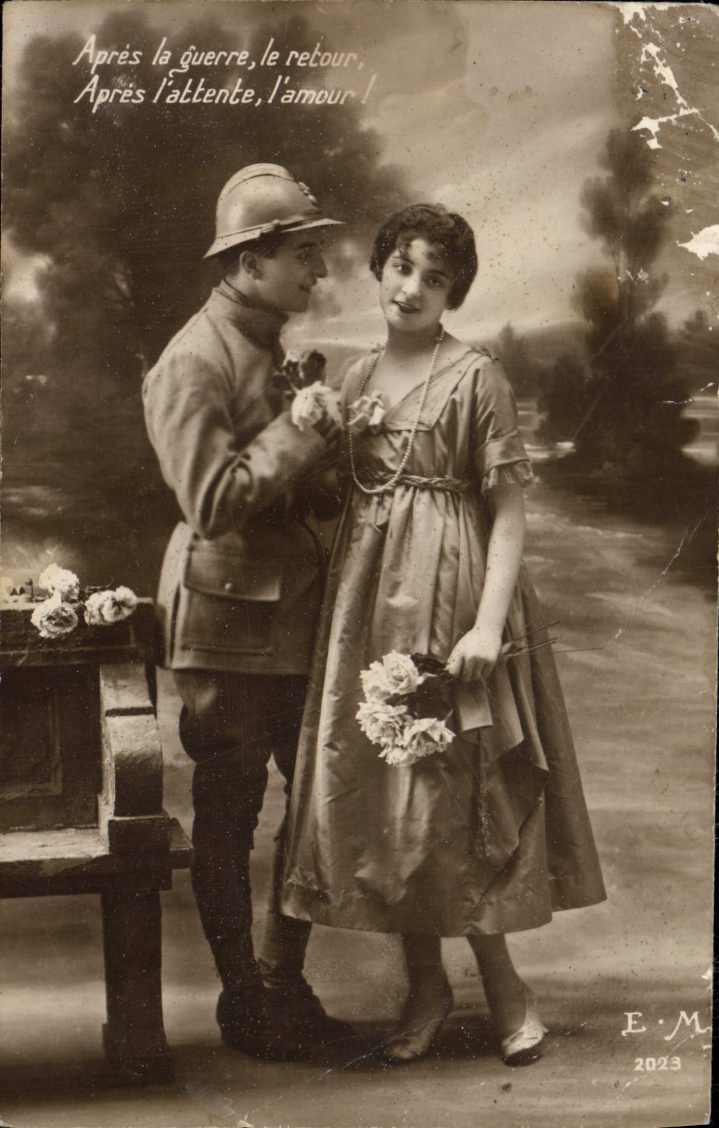 CPA Fantaisie Femme Soldat Militaria