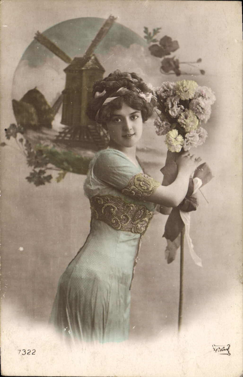 CPA Fantaisie Femme Moulin a vent