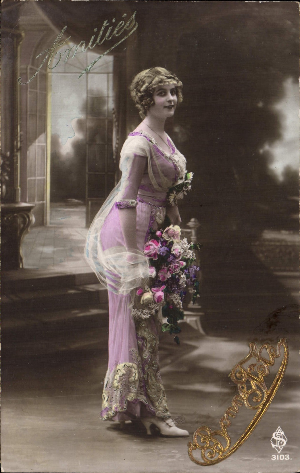 Jeune femme en robe lilas — couronne dorée — éditeur S.S. n° 3103