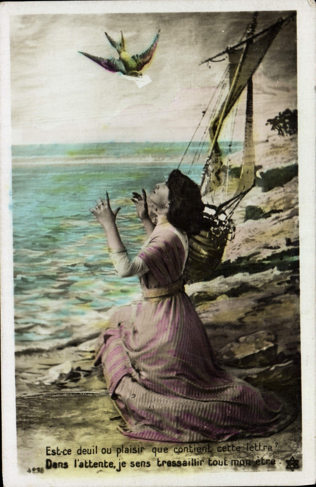 CPA Fantaisie Femme Oiseau