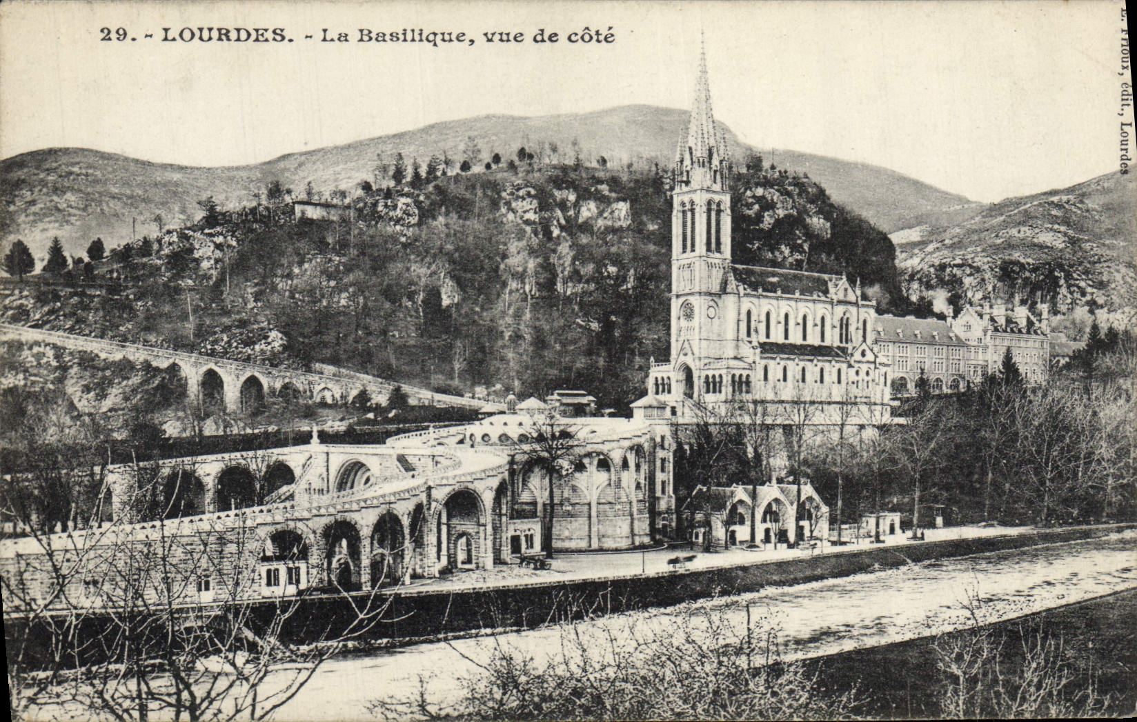 CPA Lourdes La Basilique Vue De cote