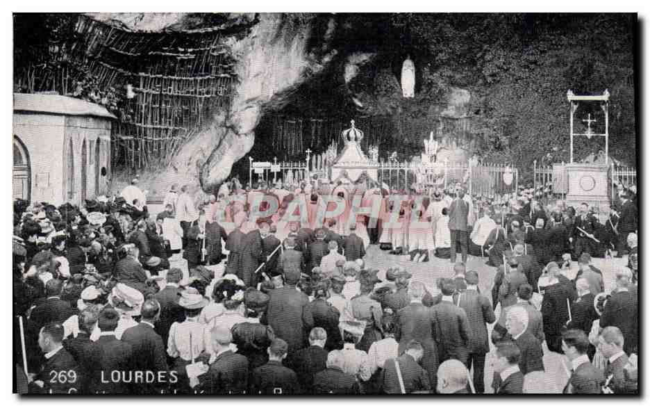 CPA Lourdes La grotte avant le depart de la procession 