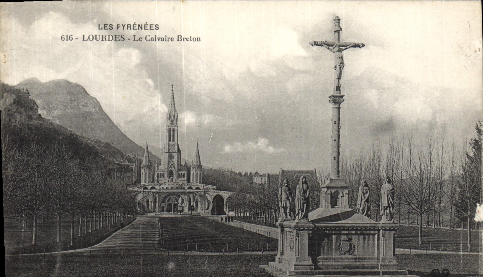 CPA Lourdes Le Calvaire Breton