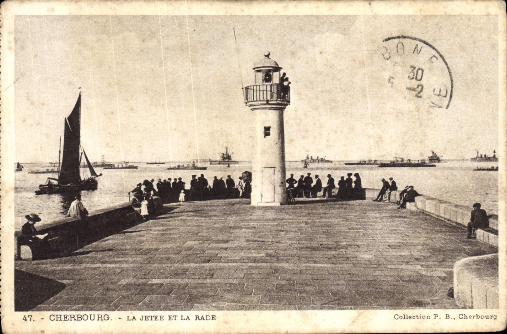 CPA Cherbourg La Jetee Et La Rade Phare