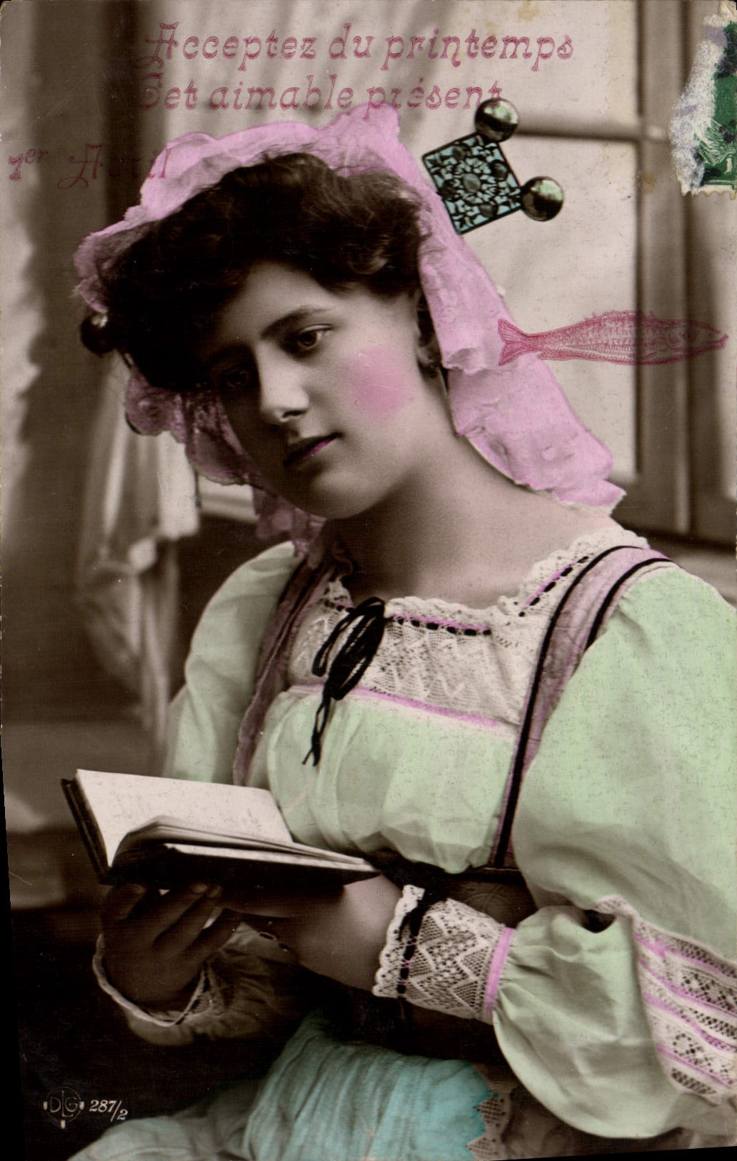 Jeune femme en robe de printemps — texte imprimé et décoratif — éditeur D.L.G. n° 287/2
