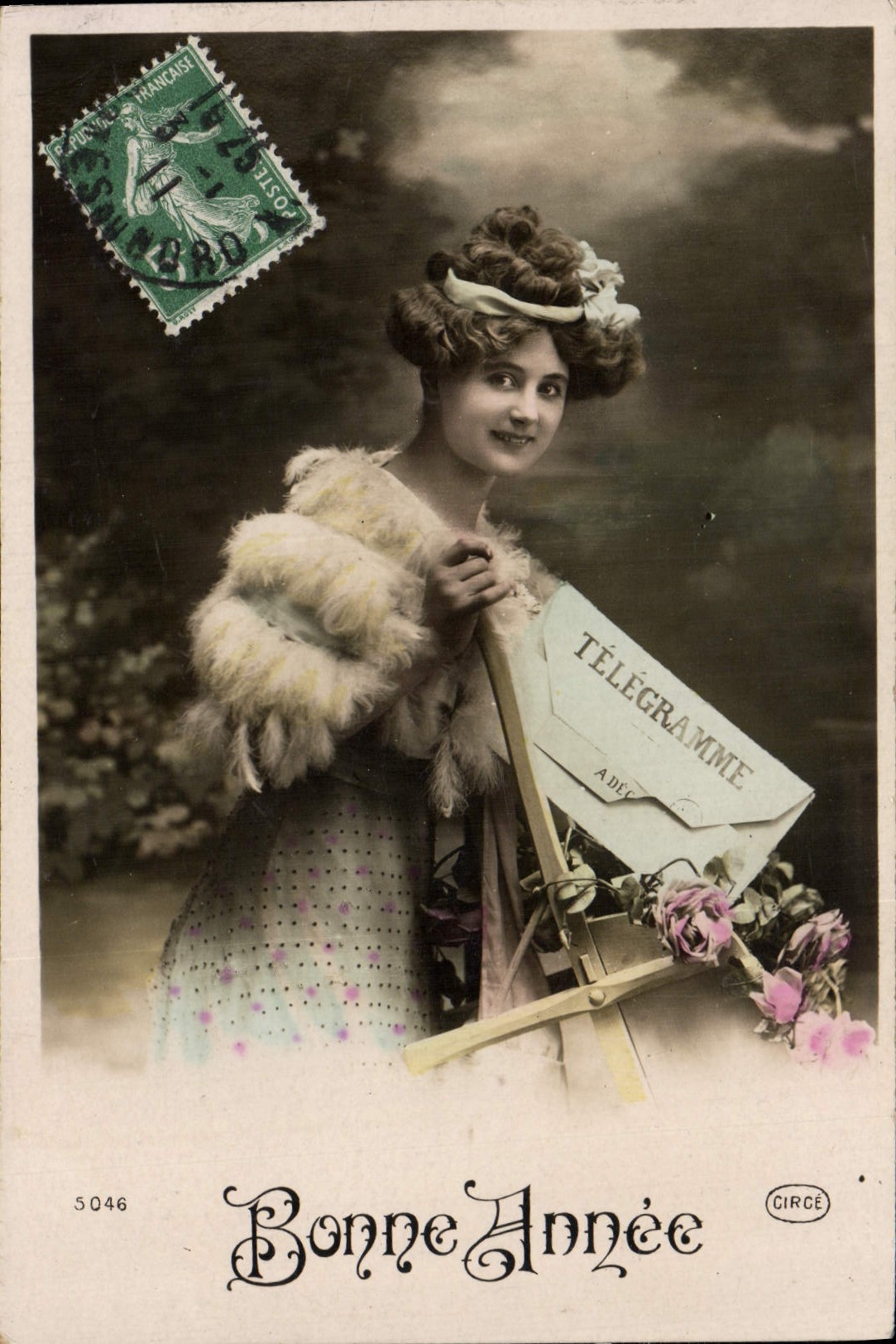 Femme tenant un télégramme — Bonne Année — CIRCÉ n°5046