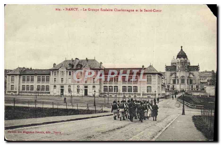 CPA Nancy Le Groups Scolaire Charlemagne et le Sacre Coeur Soldats Militaria