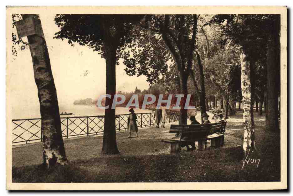 CPA Evian Les Bains Le jardin anglais 