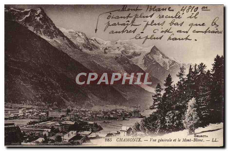 CPA Chamonix Vue Generale Et Le Mont Blanc