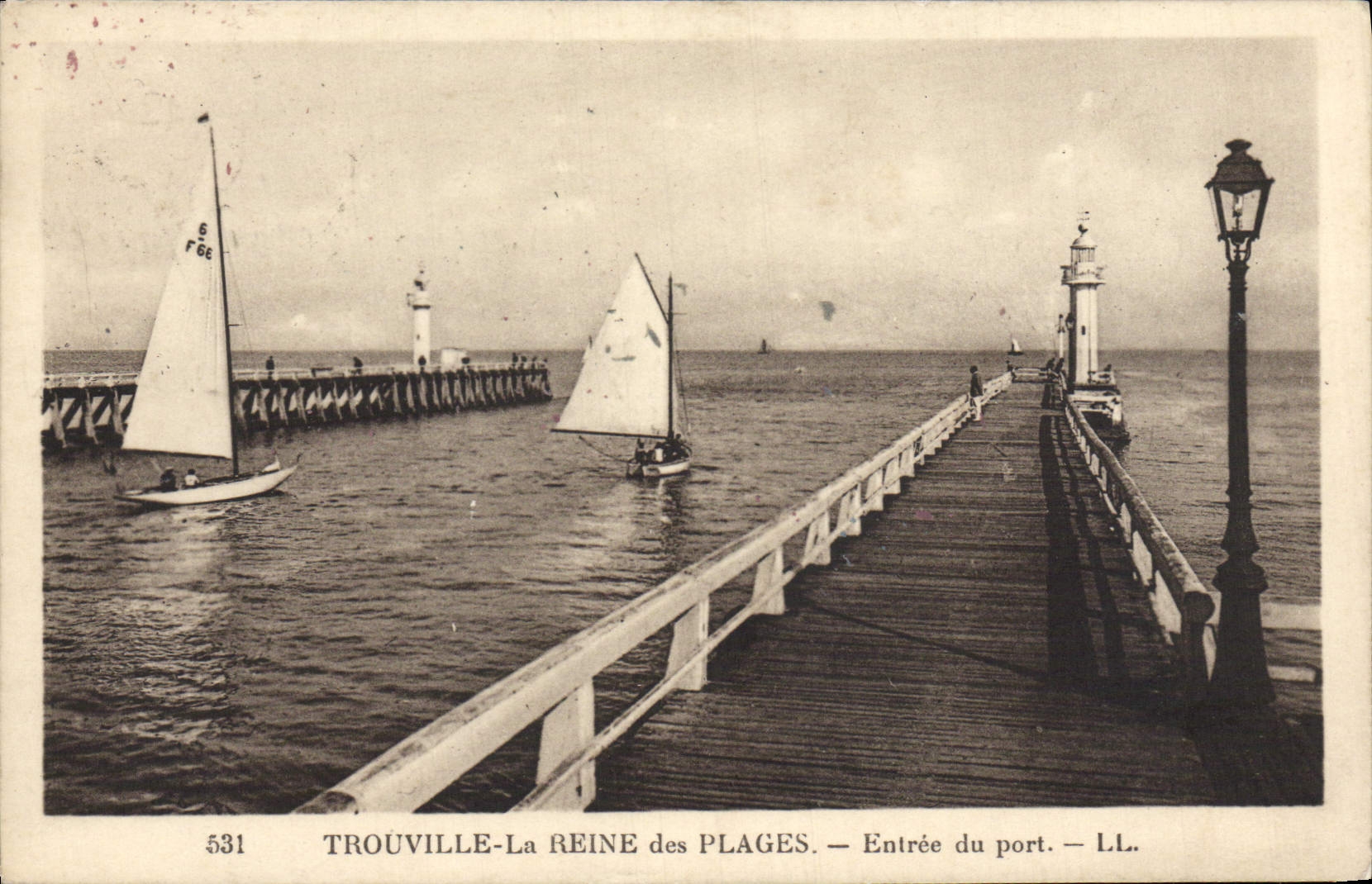 CPA Trouville La Reine Des Plages Entree Bateaux