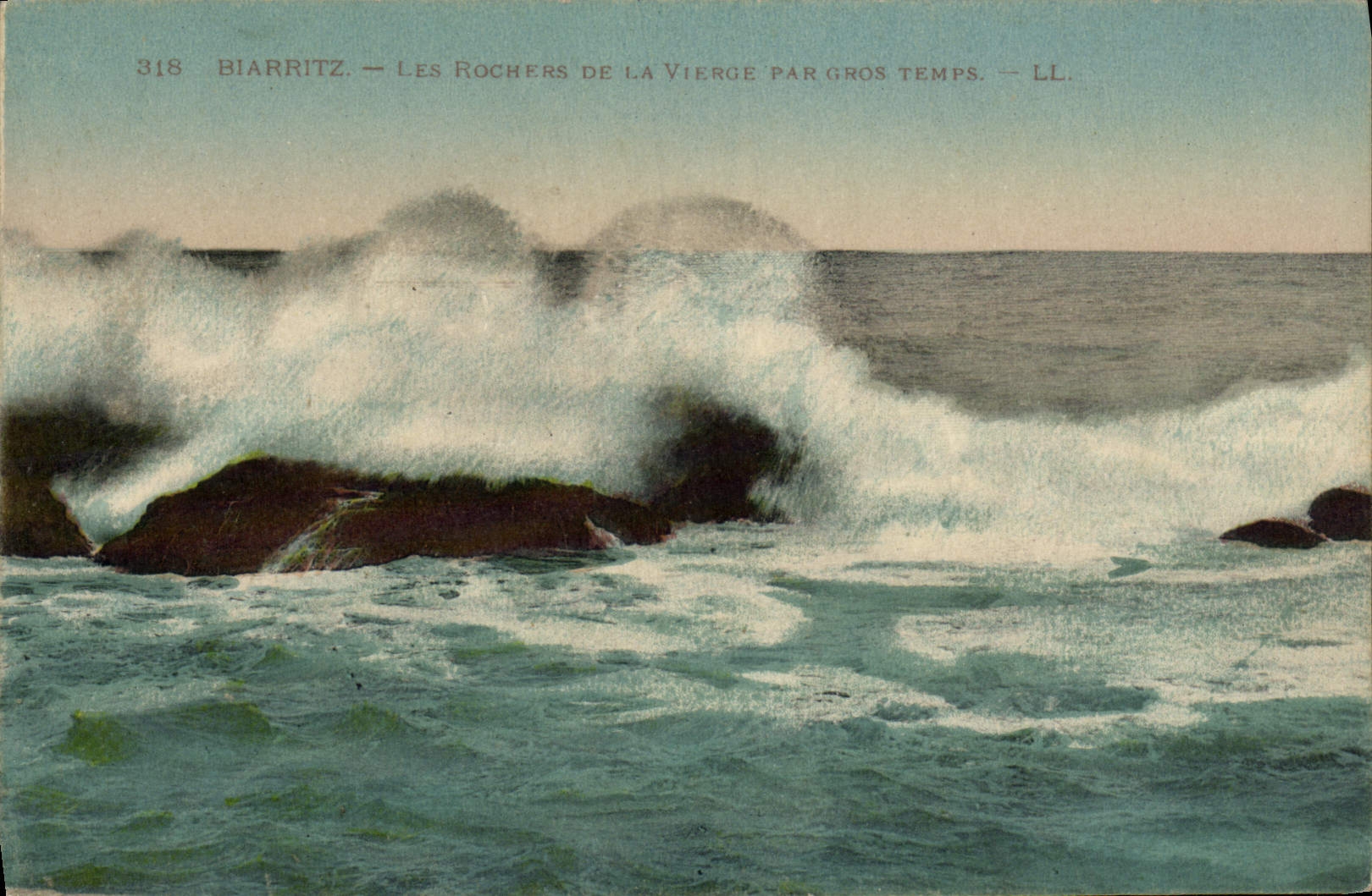 CPA Biarritz Les Rochers De La Vierge Par gros temps