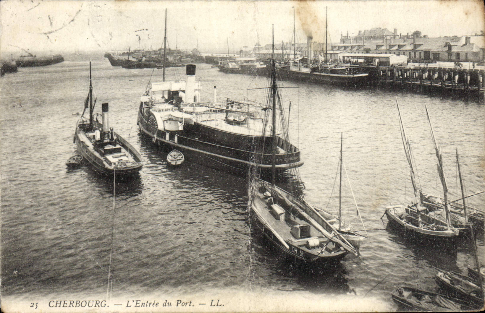CPA Cherbourg L'Entree Du Port Bateaux