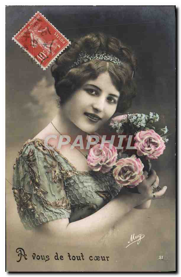 Jeune femme tenant un bouquet de roses — Mug, n°31