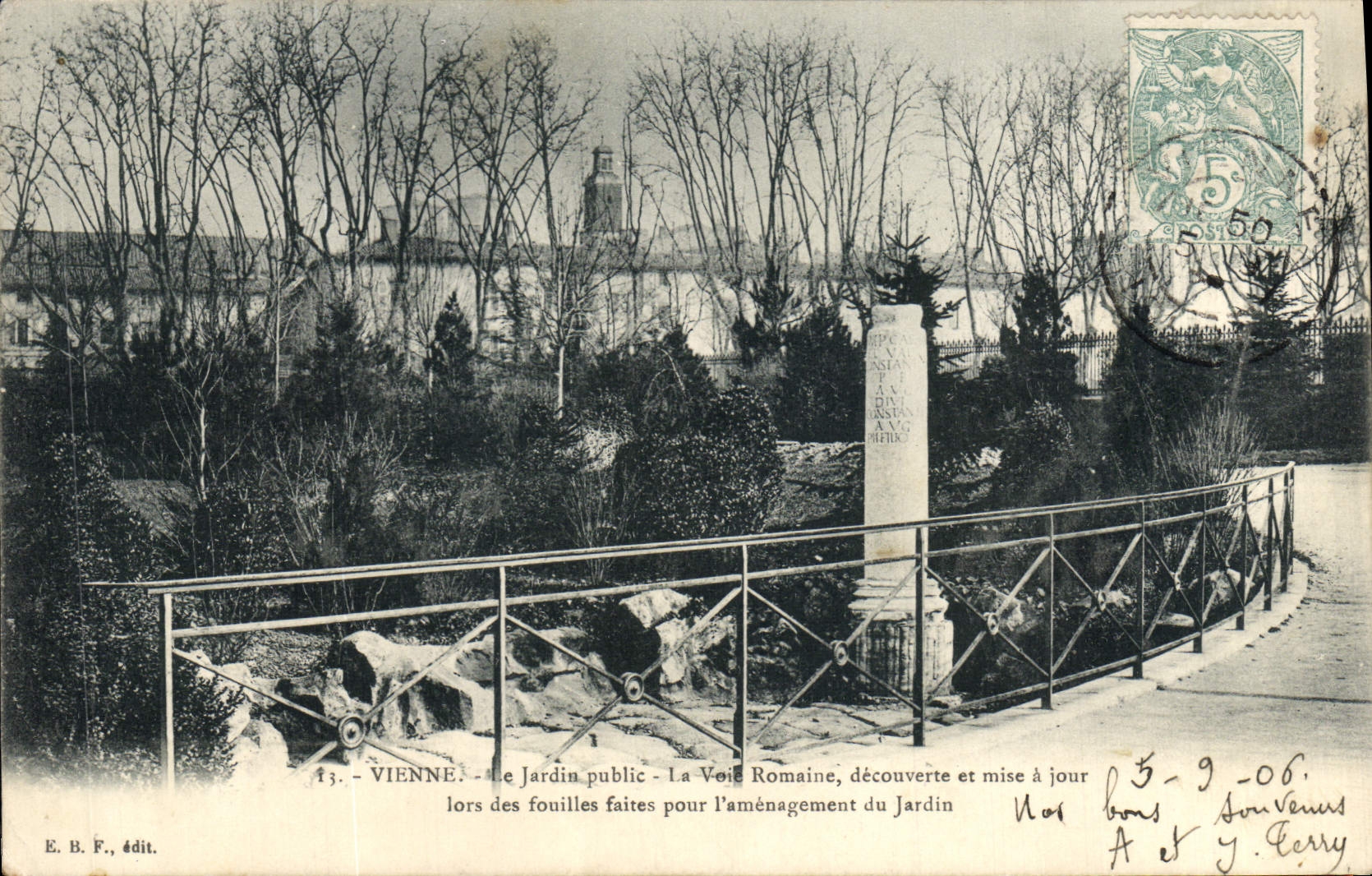 CPA Vienne Le Jardin Public la voie romaine